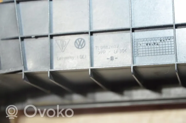 Volkswagen Touareg I Boîte / compartiment de rangement pour tableau de bord 7L0882602