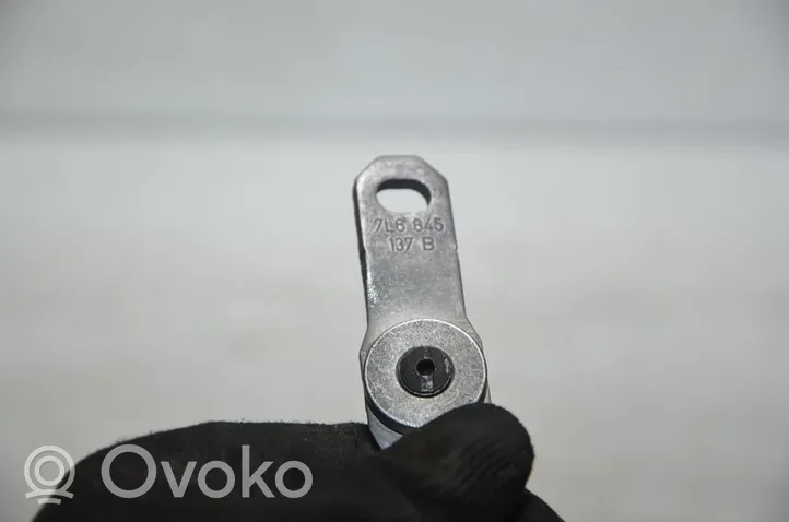 Volkswagen Touareg I Rear glass lock/latch 7L6845137B