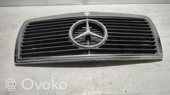 Mercedes-Benz 190 W201 Priekšējais režģis 