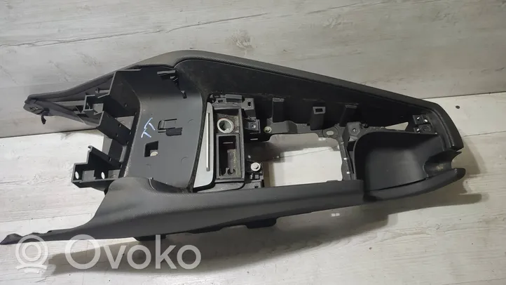 Audi TT TTS Mk2 Peleninė panelėje 8J0857951