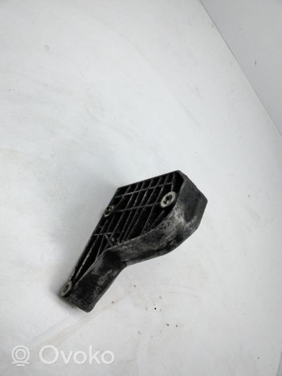 BMW 3 E90 E91 Power steering pump mounting bracket 