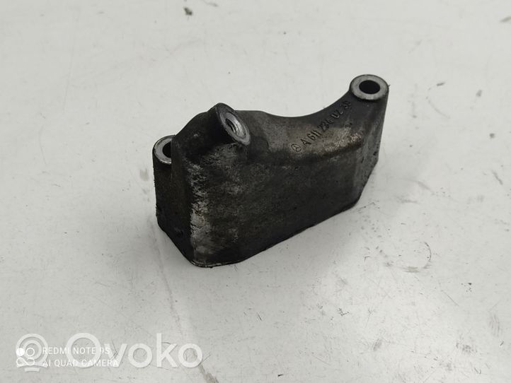 Mercedes-Benz CLK A209 C209 Support de compresseur de clim A6112340239