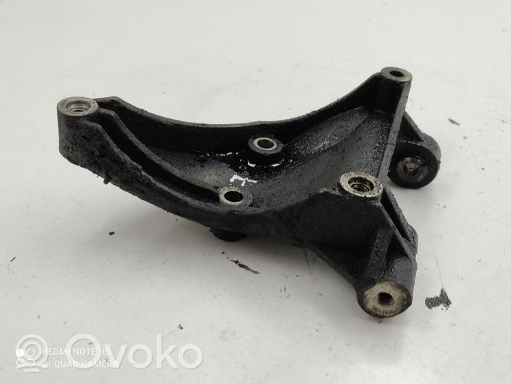 Audi A4 S4 B7 8E 8H Staffa di montaggio del compressore dell’A/C 059260885