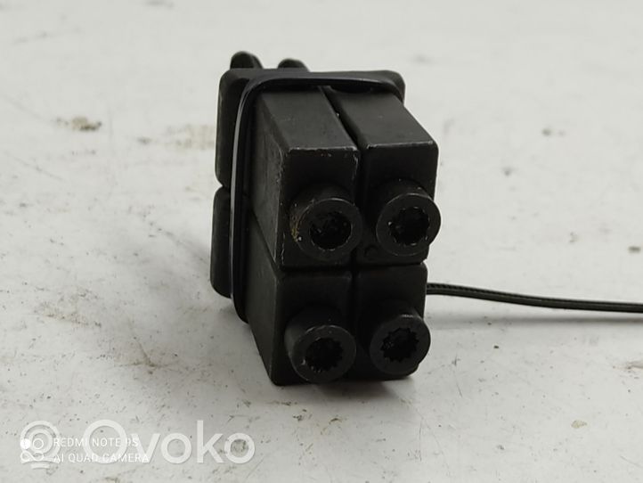 Volkswagen Sharan Fuel Injector clamp holder 