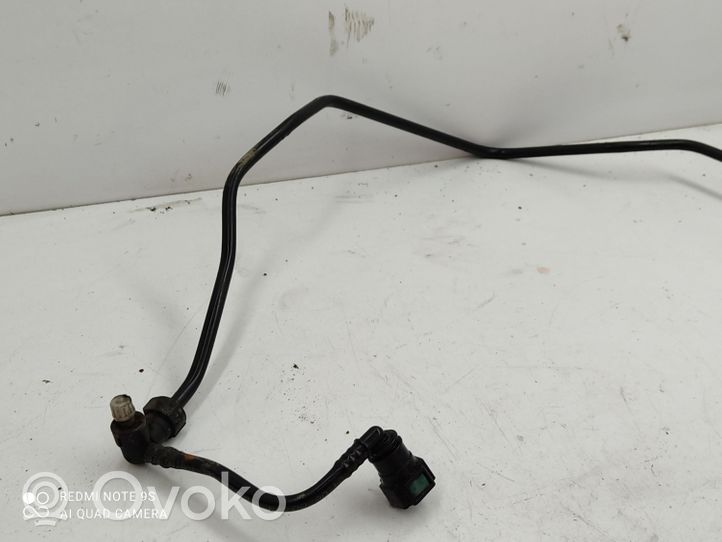 Land Rover Discovery 3 - LR3 Fuel line pipe 