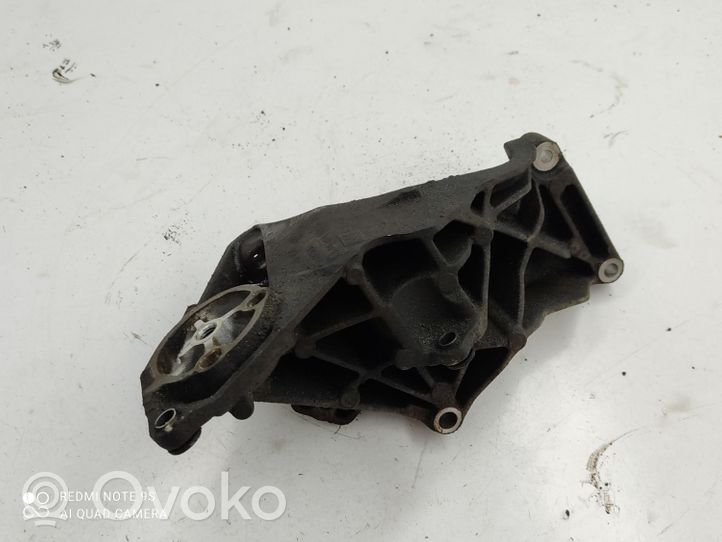 Land Rover Discovery 3 - LR3 Soporte del alternador 4H2Q10239