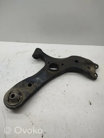 Toyota Avensis T270 Front lower control arm/wishbone 