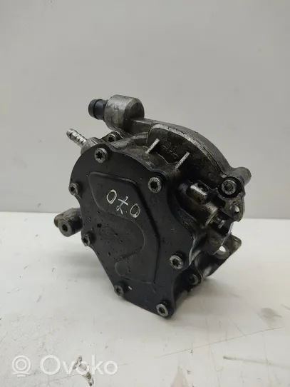 Volkswagen Touareg I Vacuum pump 