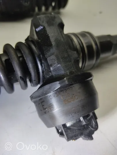 Volkswagen Touareg I Fuel injector 