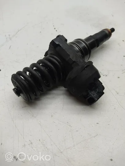 Volkswagen Touareg I Fuel injector 