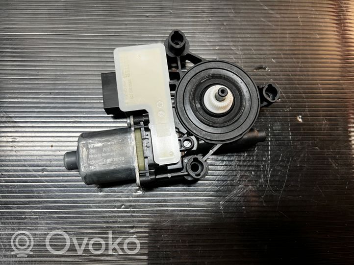 Volkswagen Tiguan Takaoven ikkunan nostomoottori 5Q0959811E