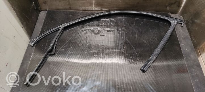 Volkswagen Golf V Etuoven kumitiiviste 1K5837431