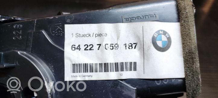 BMW 1 E81 E87 Boczna kratka nawiewu deski rozdzielczej 64227059187