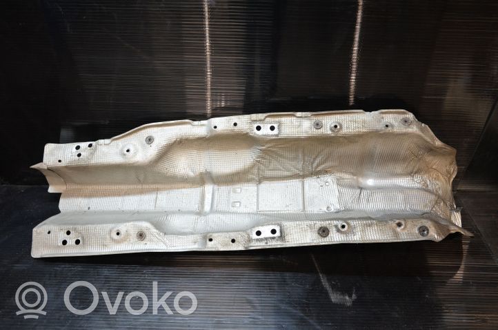 Volkswagen PASSAT B7 Exhaust heat shield 