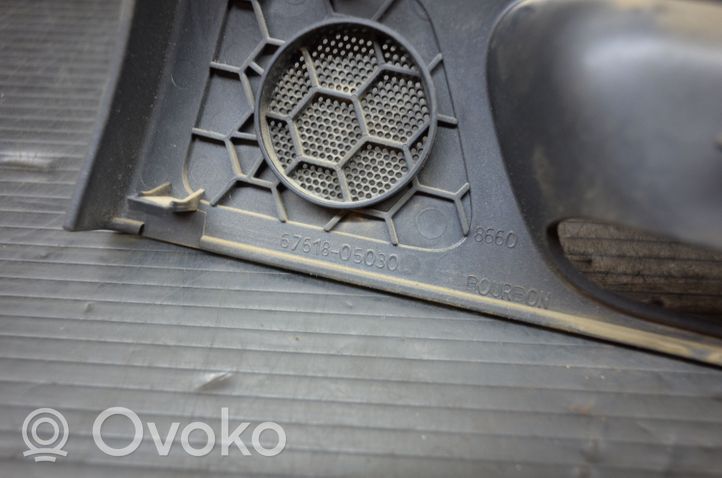 Toyota Avensis T250 Kita galinių durų apdailos detalė 6761805030