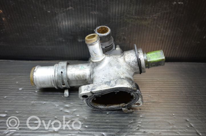 Audi A4 S4 B6 8E 8H Termostaatin kotelo 038121133