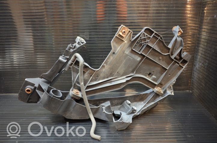 Audi A4 S4 B8 8K Ajovalon kannake 8K0805608