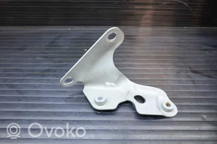 Audi Q7 4L Supporto di montaggio del parafango 4L0821135