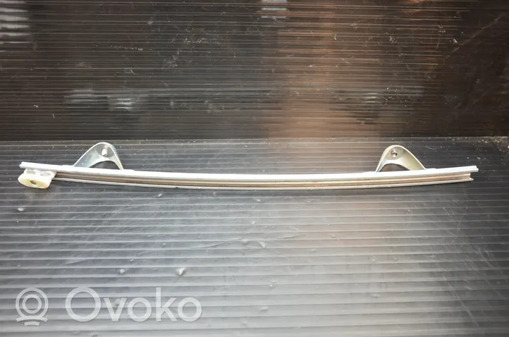 Opel Zafira B Rail de pare-brise de porte avant 13132428