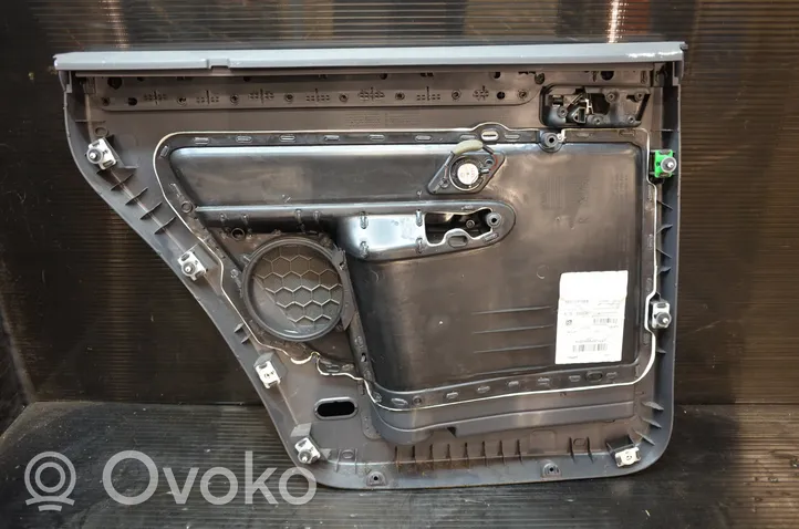 Volkswagen Touran II Takaoven verhoilu 1T0867212