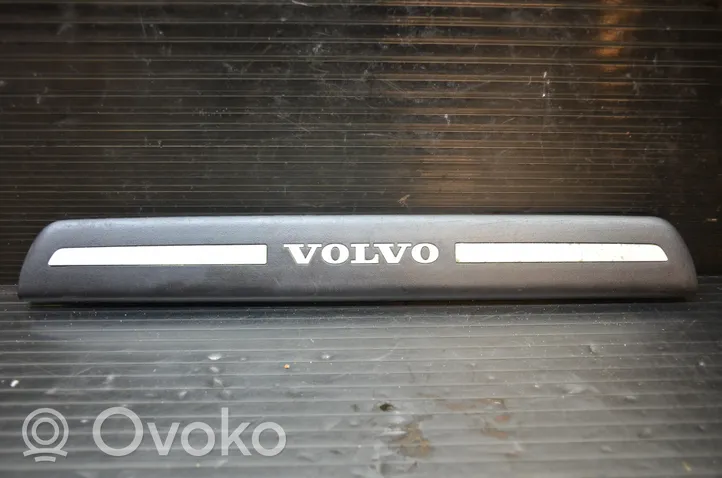 Volvo V50 Copertura del rivestimento del sottoporta anteriore 08622671
