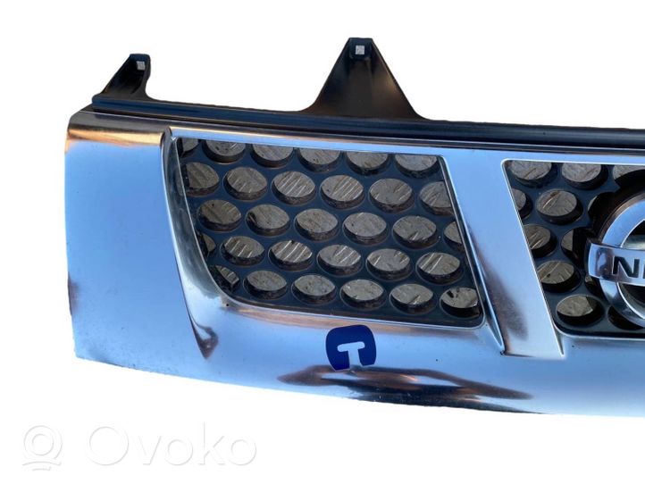 Nissan Navara D22 Grille calandre supérieure de pare-chocs avant 62310VK000