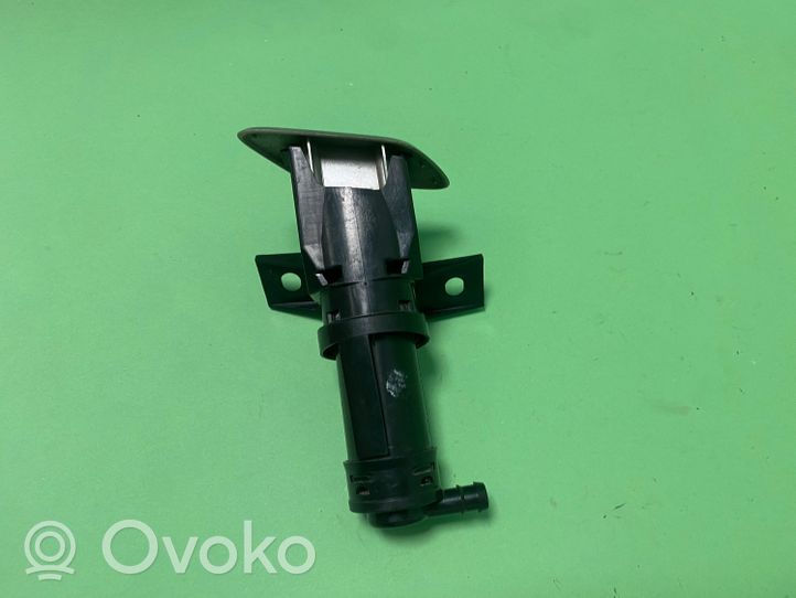 Toyota Corolla E120 E130 Ugello a spruzzo lavavetri per faro 8520813020