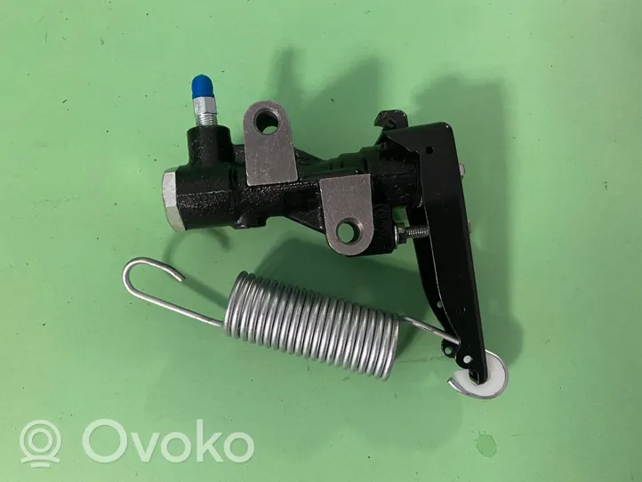 Mitsubishi L200 Regolatore di pressione del freno MB618321