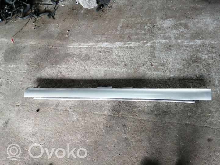 Toyota Avensis T250 Rivestimento anteriore minigonna laterale 7585105010