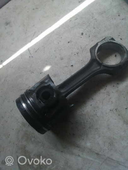 Citroen C8 Piston avec bielle 085190