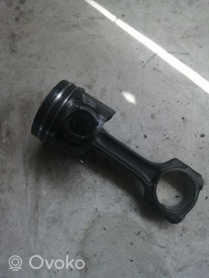 Citroen C8 Piston avec bielle 085190