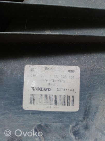 Volvo XC70 Radiator cooling fan shroud 30741144