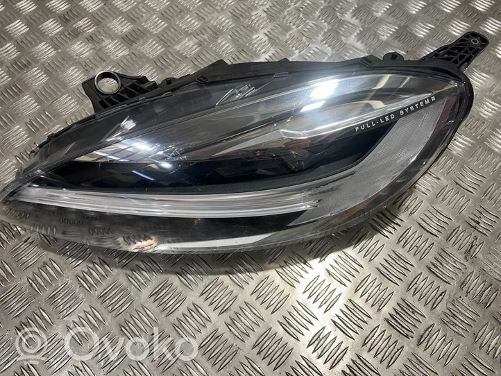 Volvo V40 Lampa przednia 32228479