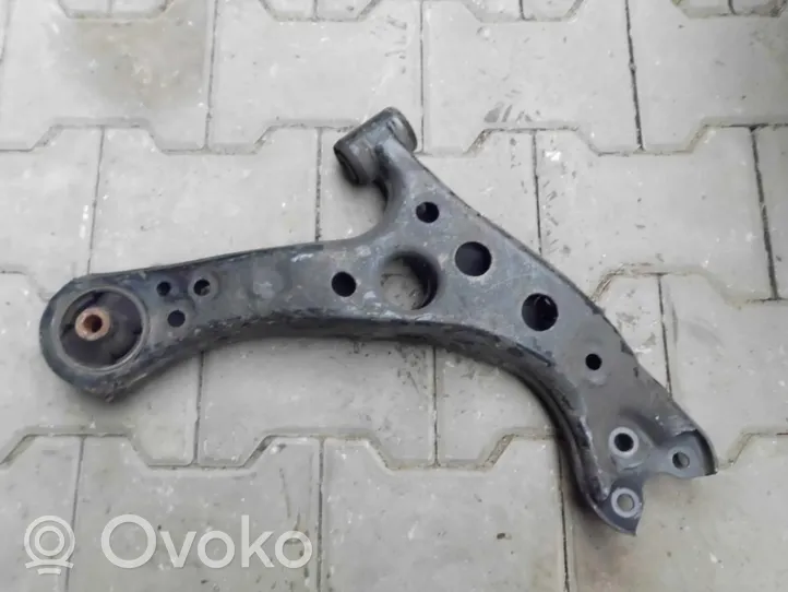 Toyota Prius (XW50) Triangle bras de suspension inférieur avant 