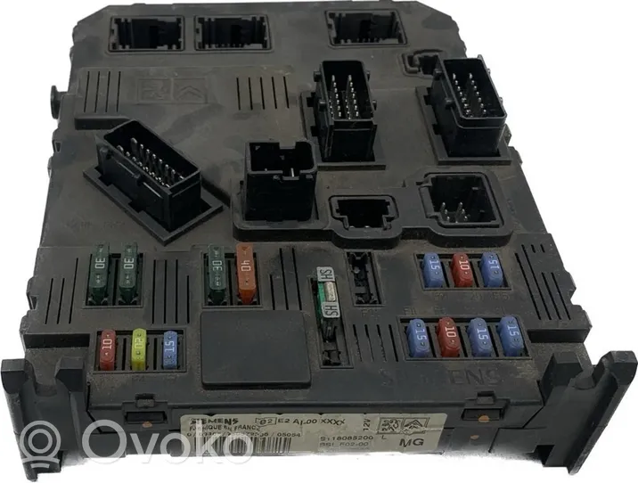 Citroen C3 Ramka / Moduł bezpieczników 9653667380