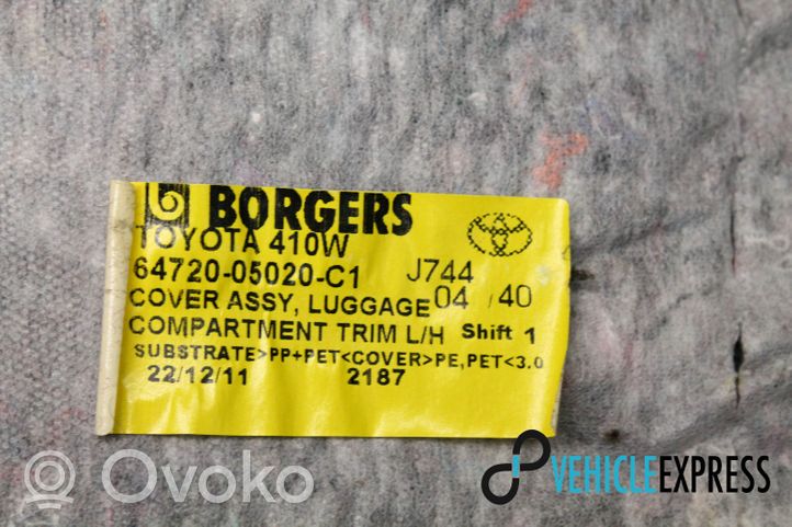 Toyota Avensis T270 Tavaratilan/takakontin alempi sivuverhoilu 6472005020C1