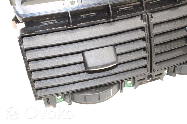 Volkswagen Touareg I Garniture, panneau de grille d'aération 7L6819727