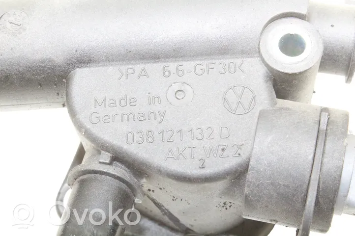 Audi A4 S4 B6 8E 8H Termostato korpusas 038121132D