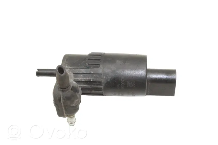 Chevrolet Orlando Windscreen/windshield washer pump 13349273