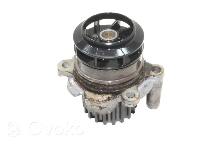 Volkswagen Tiguan Kühlwasserpumpe Wasserpumpe 038121019E