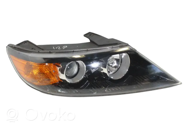 KIA Sorento Lampa przednia 921022P090