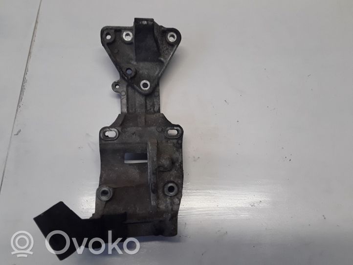 Volvo C30 Support de compresseur de clim 30750940