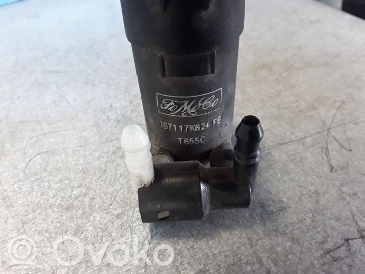 Volvo sales v50 windscreen