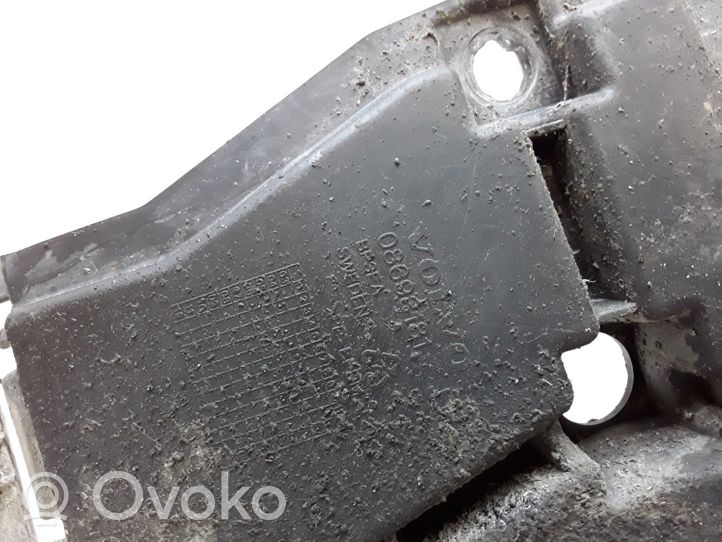 Volvo V70 Uchwyt / Mocowanie zderzaka przedniego 08698181