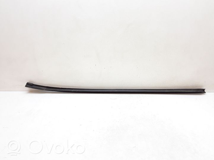 Mercedes-Benz E W211 Rivestimento parabrezza A2116900498