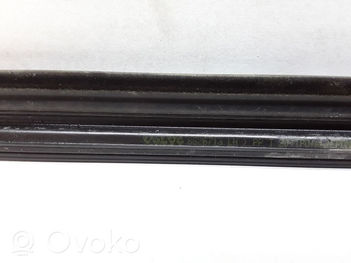 Volvo XC90 Listwa / Uszczelka szyby drzwi przednich 8626713
