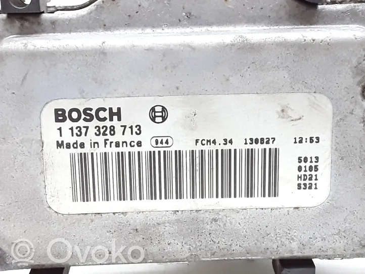 Volvo V40 Jäähdytyspuhaltimen rele 1137328713