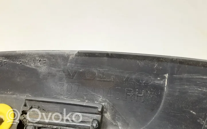 Volvo C30 Listwa błotnika tylnego 30744045