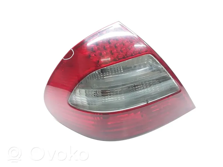 Mercedes-Benz E W211 Luci posteriori A2118202564