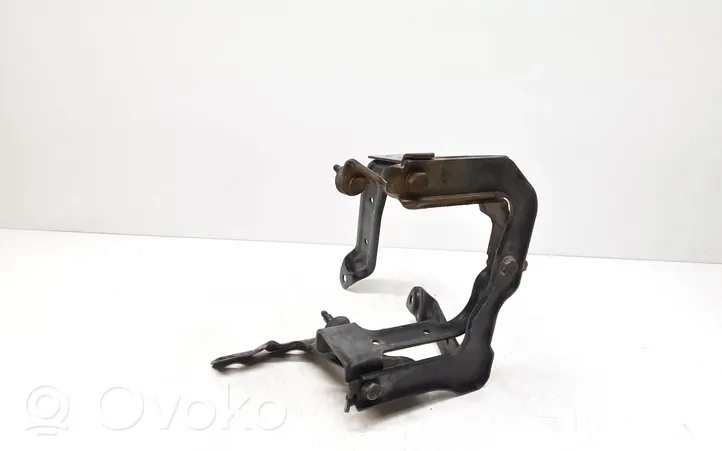 Volvo C30 Supporto di montaggio della pompa del servosterzo 3M513K738AC